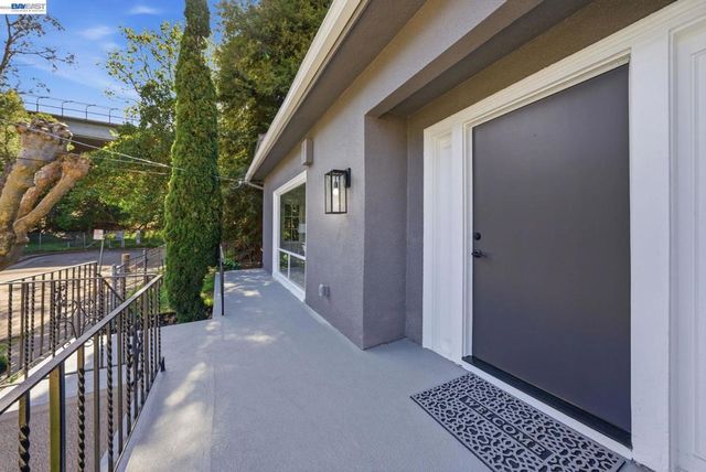 661 Brookwood Pl, Oakland, CA 94610