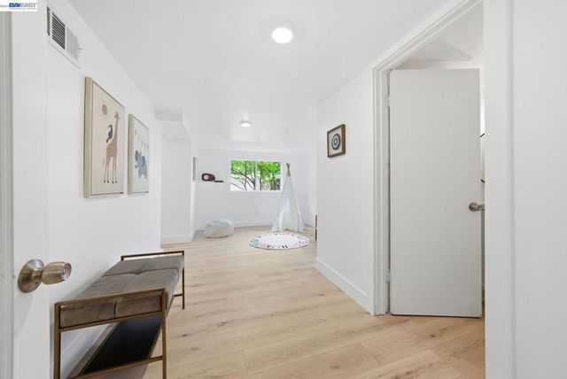 661 Brookwood Pl, Oakland, CA 94610