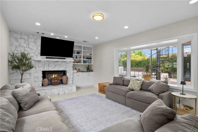 10206 Gothic, North Hills, CA 91343