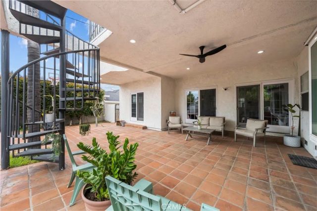 10206 Gothic, North Hills, CA 91343