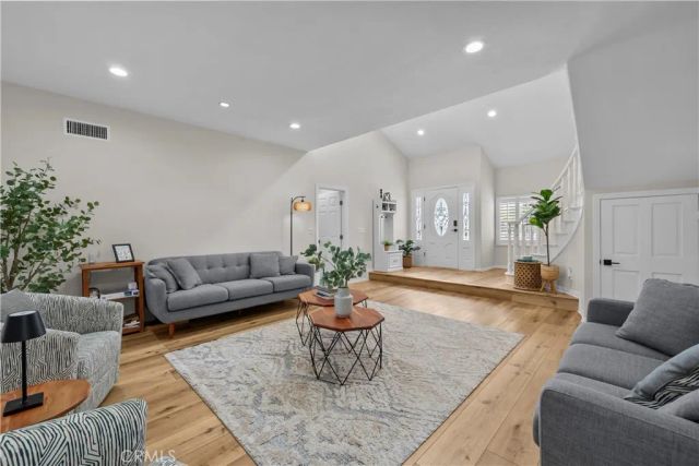 10206 Gothic, North Hills, CA 91343