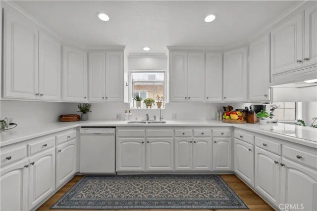 10206 Gothic, North Hills, CA 91343