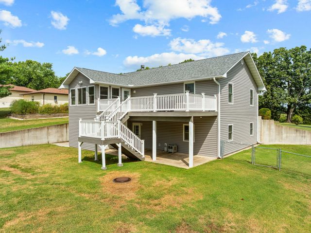 490 Fruit Farm Road, Hollister, MO 65672