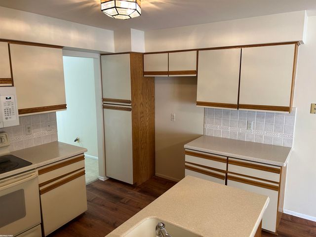 17765 E Kirkwood Drive, Clinton Twp, MI 48038