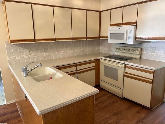 17765 E Kirkwood Drive, Clinton Twp, MI 48038