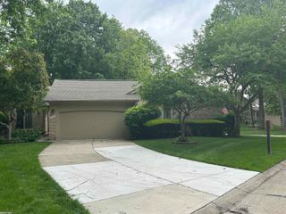 17765 E Kirkwood Drive, Clinton Twp, MI 48038