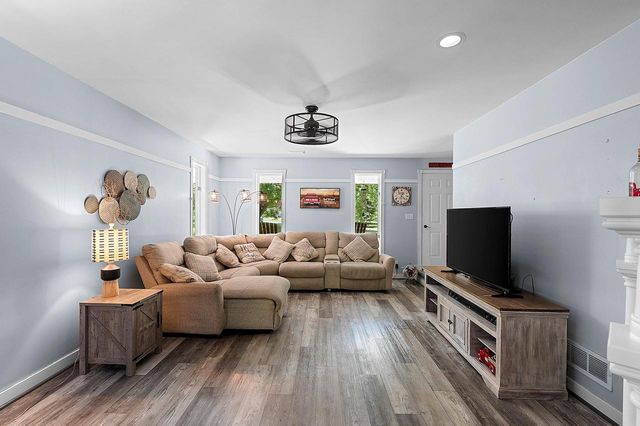 3272 LIBBY LANE, Green Bay, WI 54313
