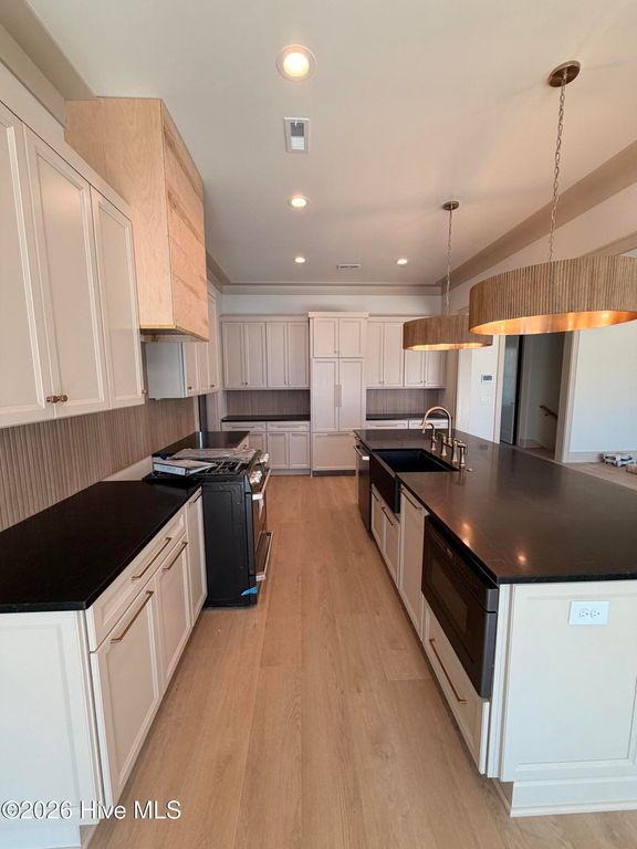 Image 3 of property listing at 7245 Winding Marsh Court, Wilmington, NC 28411