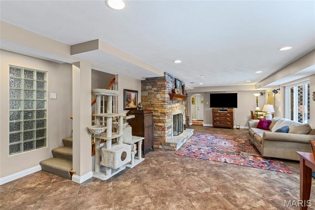 419 Gabriel Drive, Kirkwood, MO 63122