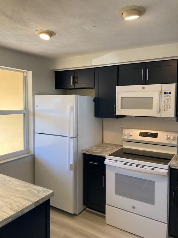 Image 4 of property listing at 3084 SUNSTATE 4416, New Port Richey, FL 34652