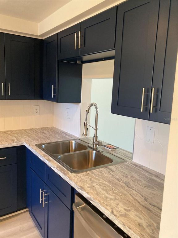 Image 5 of property listing at 3084 SUNSTATE 4416, New Port Richey, FL 34652