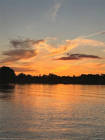 1625 Ridge Road Road, Highland Charter Township, MI 48356