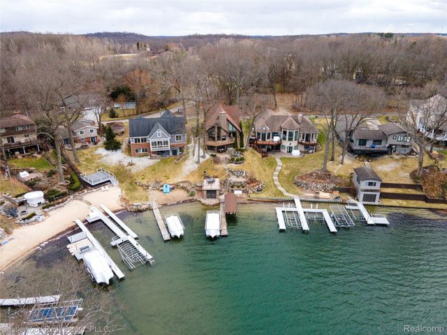 1625 Ridge Road Road, Highland Charter Township, MI 48356