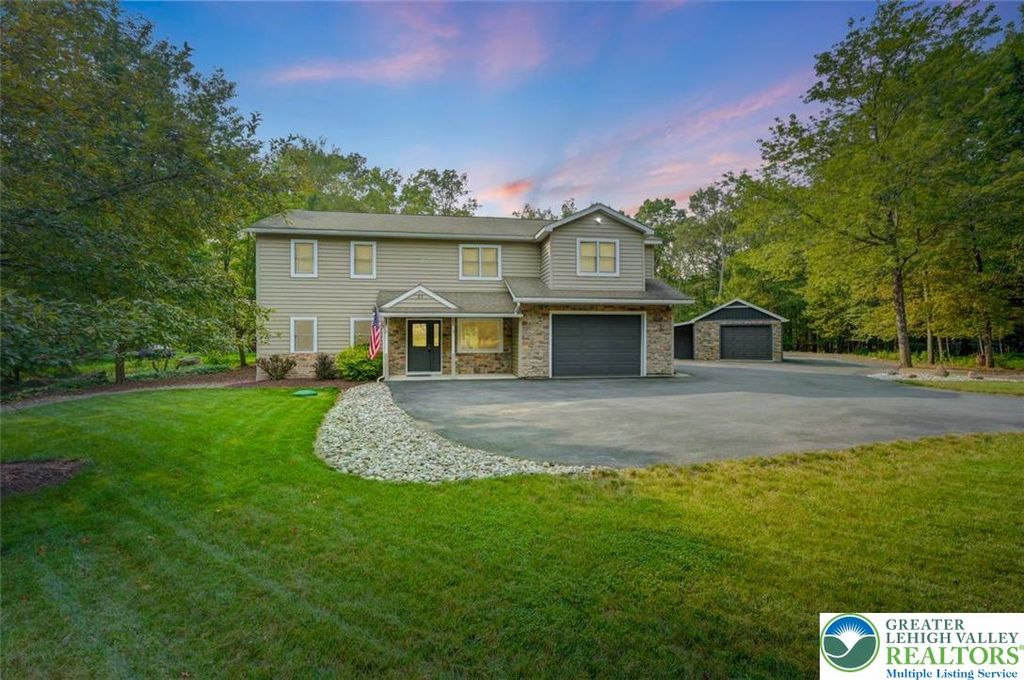 213 Center Road, Smithfield Twp, PA 18301