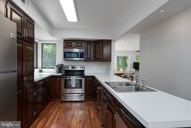 19 CARSON RD, Princeton, NJ 08540