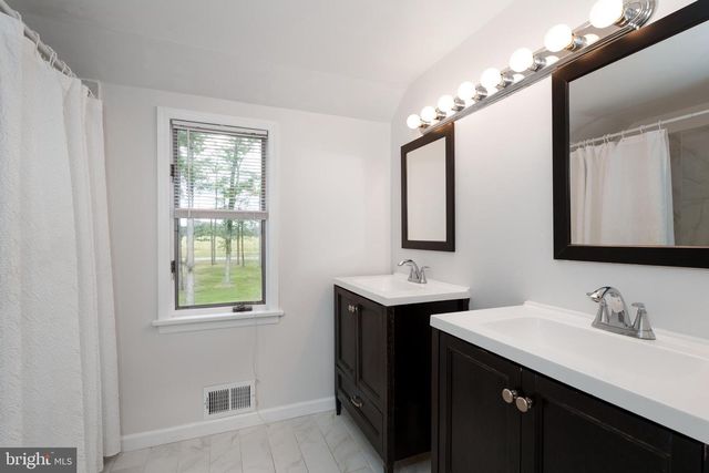 19 CARSON RD, Princeton, NJ 08540