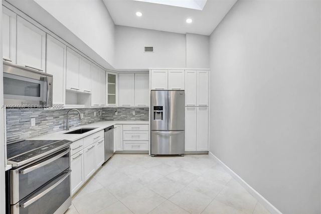 21248 Harbor Way 24324, Aventura, FL 33180