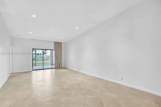 21248 Harbor Way 24324, Aventura, FL 33180