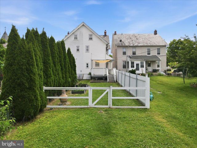 318 NORTHAMPTON ST, Hellertown, PA 18055