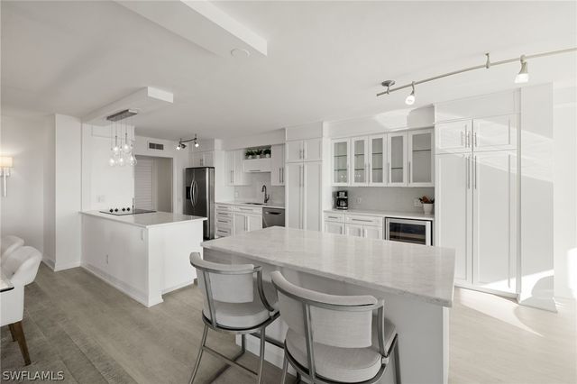 4401 Gulf Shore BLVD N C605, Naples, FL 34103