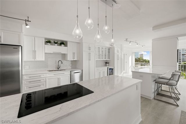 4401 Gulf Shore BLVD N C605, Naples, FL 34103