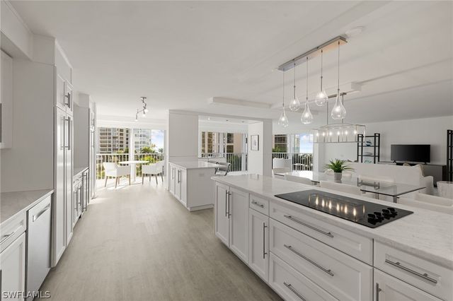 4401 Gulf Shore BLVD N C605, Naples, FL 34103