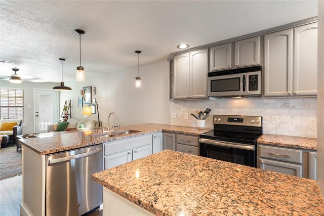 2215 Post RD 2102, Austin, TX 78704