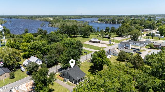 319 W Grubb Street, Hertford, NC 27944