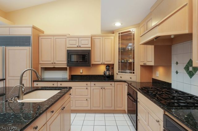 8 Union Hill Rd, Denville Twp., NJ 07834