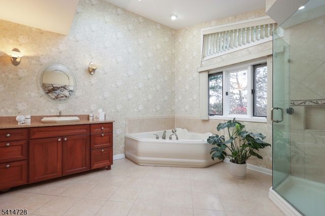 8 Union Hill Rd, Denville Twp., NJ 07834