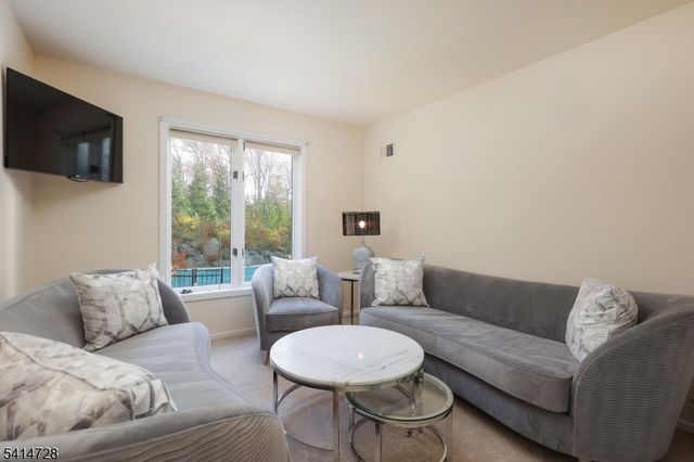 8 Union Hill Rd, Denville Twp., NJ 07834