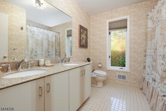 8 Union Hill Rd, Denville Twp., NJ 07834