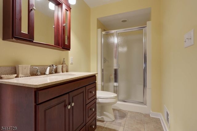 8 Union Hill Rd, Denville Twp., NJ 07834