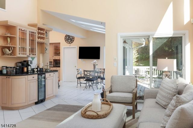 8 Union Hill Rd, Denville Twp., NJ 07834