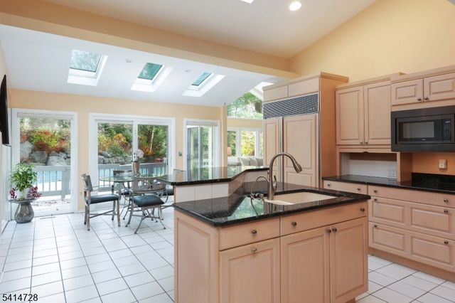 8 Union Hill Rd, Denville Twp., NJ 07834