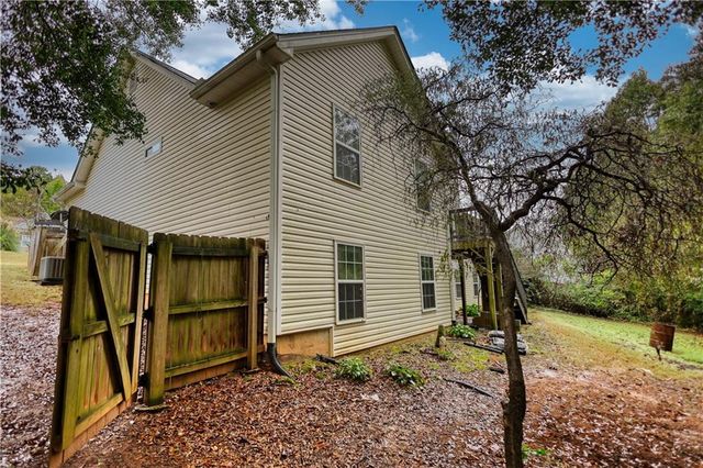 1127 Bradford Park Drive, Auburn, GA 30011