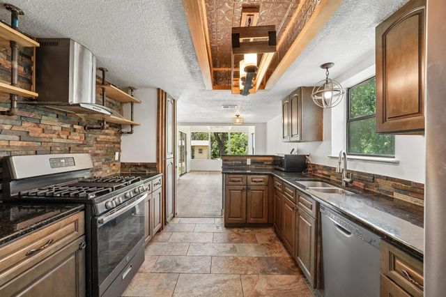 1100 River Bend DR, Georgetown, TX 78628
