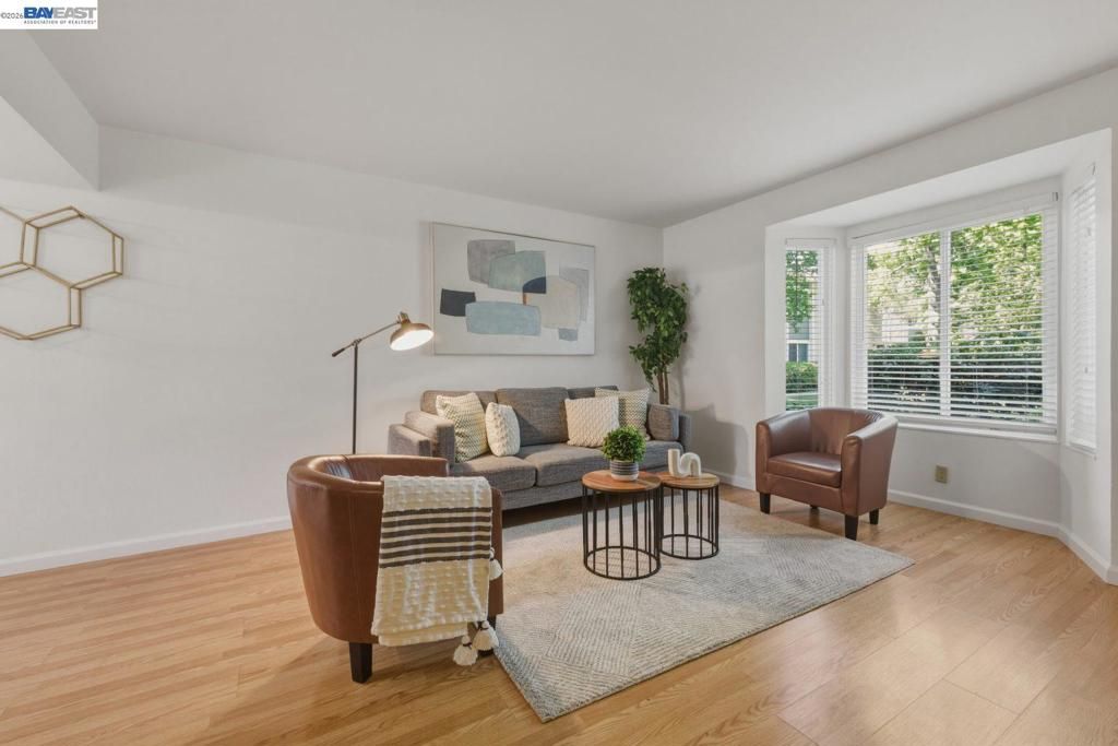 Image 6 of property listing at 1245 Pine Creek Way I, Concord, CA 94520