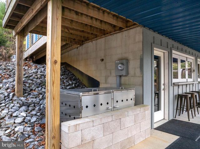 512 DECKER VALLEY RD, Spring Mills, PA 16875