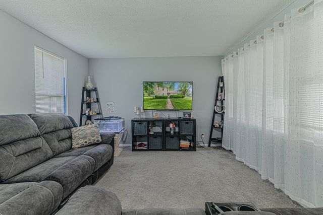 552 Walnut Avenue, Elgin, IL 60123