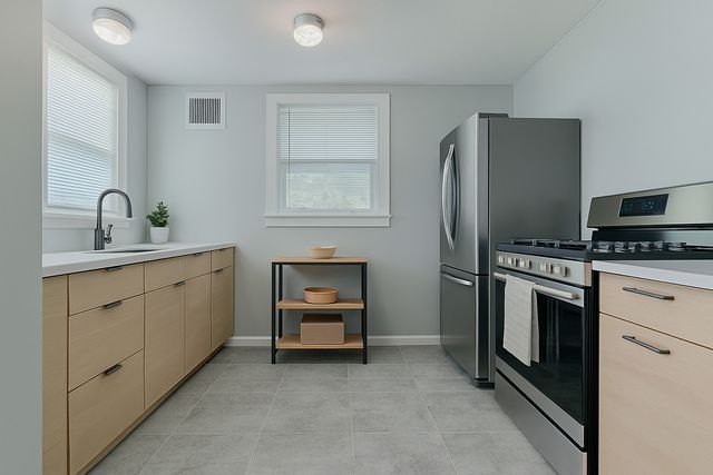 552 Walnut Avenue, Elgin, IL 60123