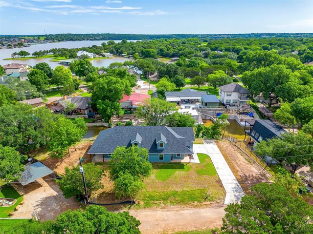 3815 Silver Creek Court, Granbury, TX 76048