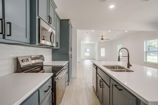 3815 Silver Creek Court, Granbury, TX 76048