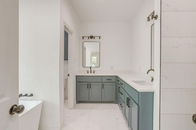 3815 Silver Creek Court, Granbury, TX 76048