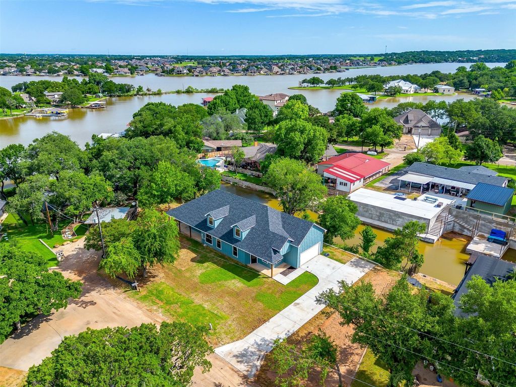 3815 Silver Creek Court, Granbury, TX 76048