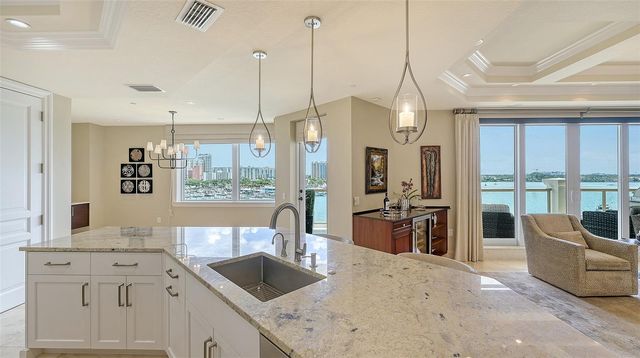 464 GOLDEN GATE POINT 702, Sarasota, FL 34236