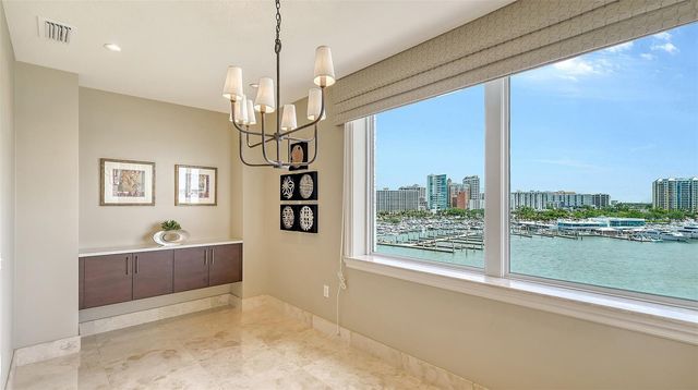 464 GOLDEN GATE POINT 702, Sarasota, FL 34236