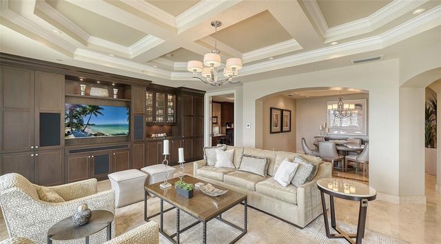 464 GOLDEN GATE POINT 702, Sarasota, FL 34236