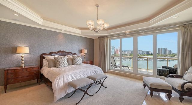 464 GOLDEN GATE POINT 702, Sarasota, FL 34236