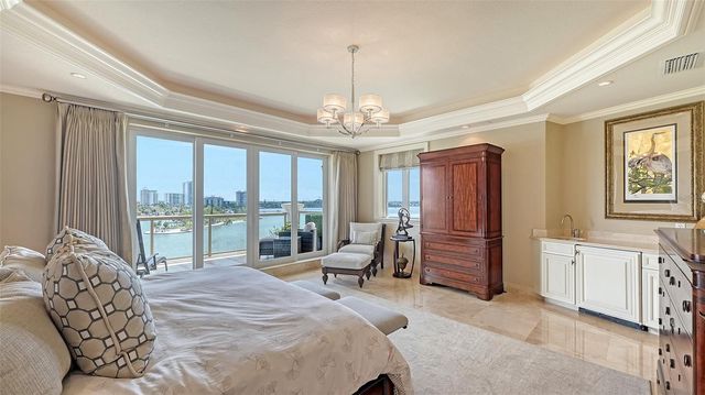 464 GOLDEN GATE POINT 702, Sarasota, FL 34236